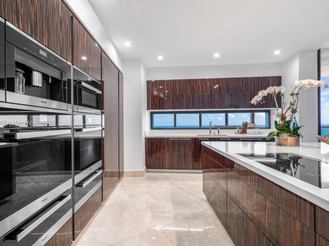 Apartment for sale  Unit #5105 - photo 6836396