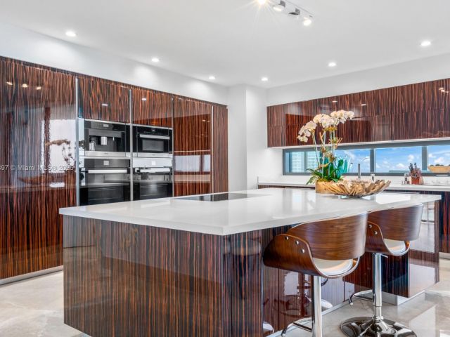 Apartment for sale  Unit #5105 - photo 6836398