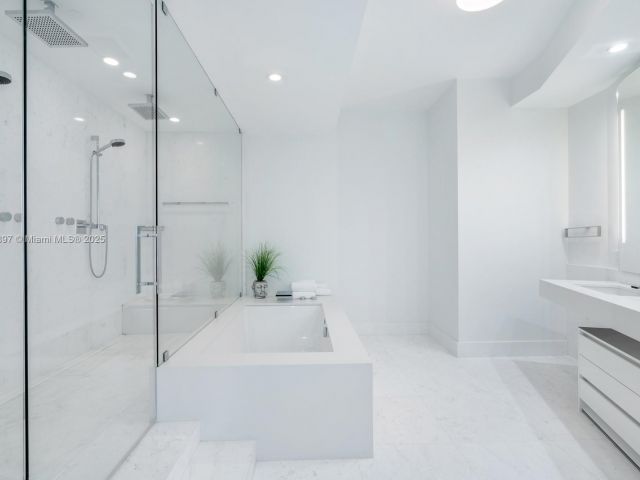 Apartment for sale  Unit #5105 - photo 6836404