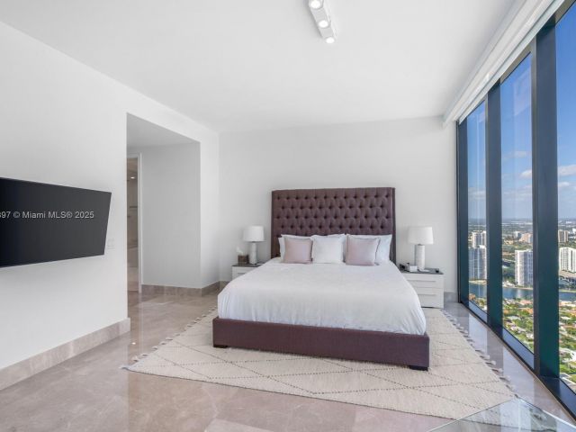 Apartment for sale  Unit #5105 - photo 6836405