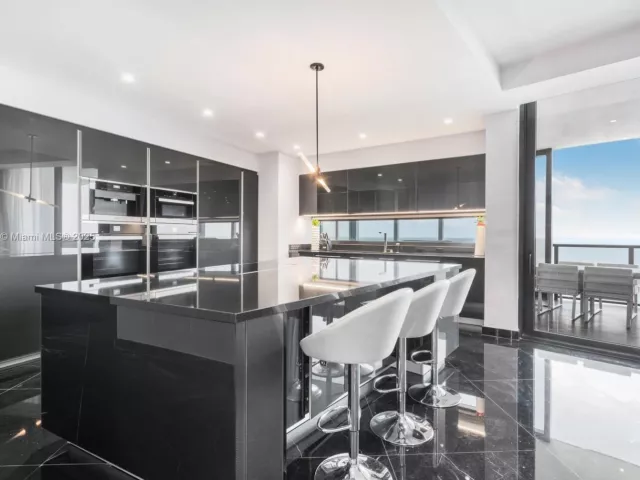 4-bedroom condo for sale in Sunny Isles Beach - 18555 Collins Ave 3505 - MondialRealty