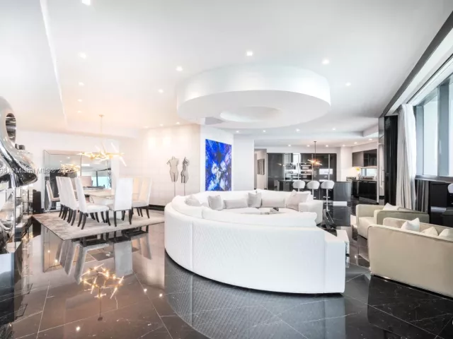4-bedroom condo for sale in Sunny Isles Beach - 18555 Collins Ave 3505 - MondialRealty