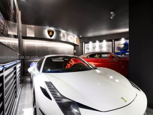 4-bedroom condo for sale in Sunny Isles Beach - 18555 Collins Ave 3505 - MondialRealty