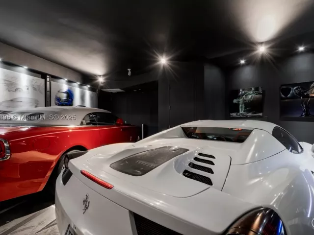 4-bedroom condo for sale in Sunny Isles Beach - 18555 Collins Ave 3505 - MondialRealty