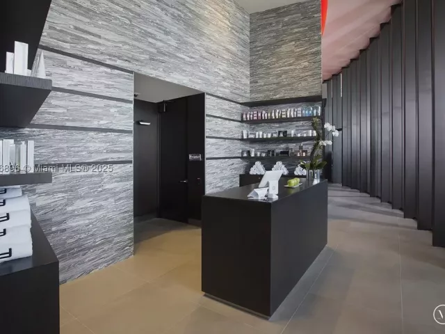 4-bedroom condo for sale in Sunny Isles Beach - 18555 Collins Ave 3505 - MondialRealty