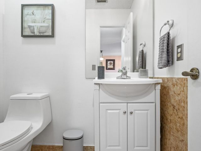 Home for sale at 940 SW 96th Avenue - photo 6830874