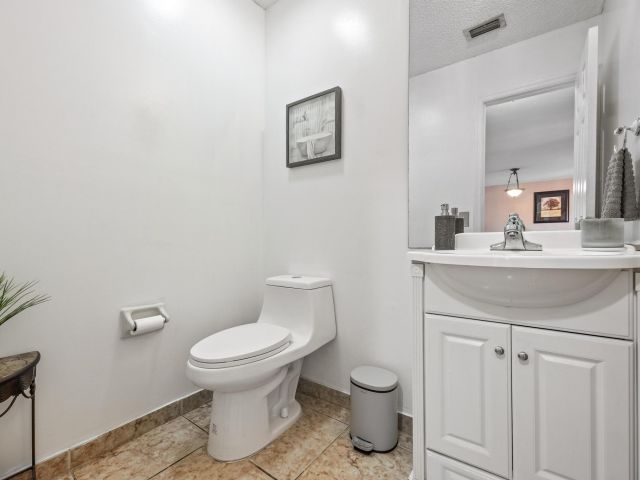 Home for sale at 940 SW 96th Avenue - photo 6830875