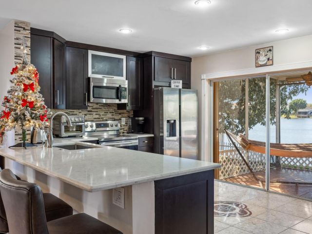 Home for sale at 940 SW 96th Avenue - photo 6830876