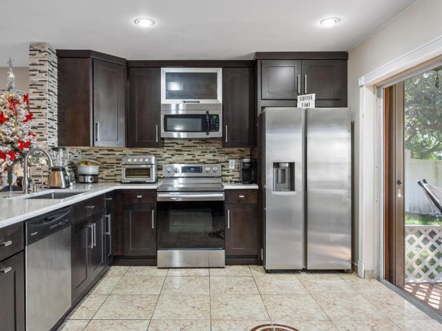 Home for sale at 940 SW 96th Avenue - photo 6830879