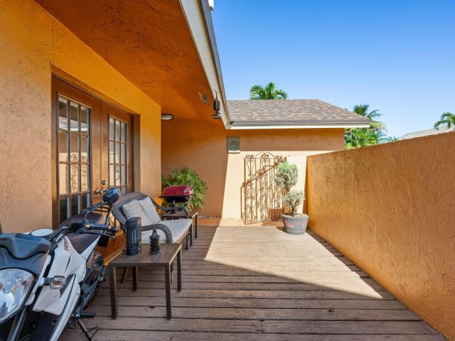 Home for sale at 940 SW 96th Avenue - photo 6830885