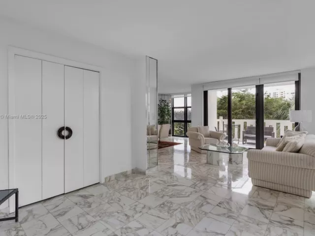 2-bedroom condo for rent in Key Biscayne - 1121 Crandon Blvd E302 - MondialRealty