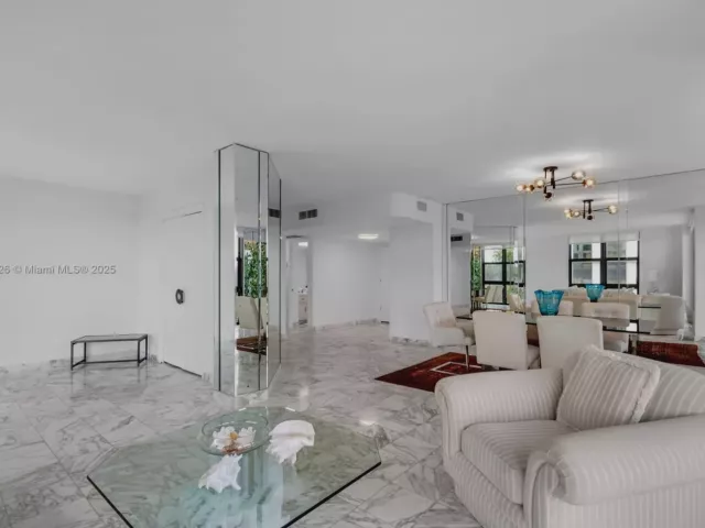 2-bedroom condo for rent in Key Biscayne - 1121 Crandon Blvd E302 - MondialRealty