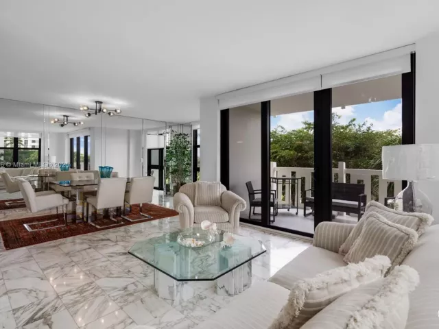 2-bedroom condo for rent in Key Biscayne - 1121 Crandon Blvd E302 - MondialRealty