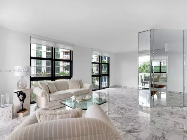 2-bedroom condo for rent in Key Biscayne - 1121 Crandon Blvd E302 - MondialRealty