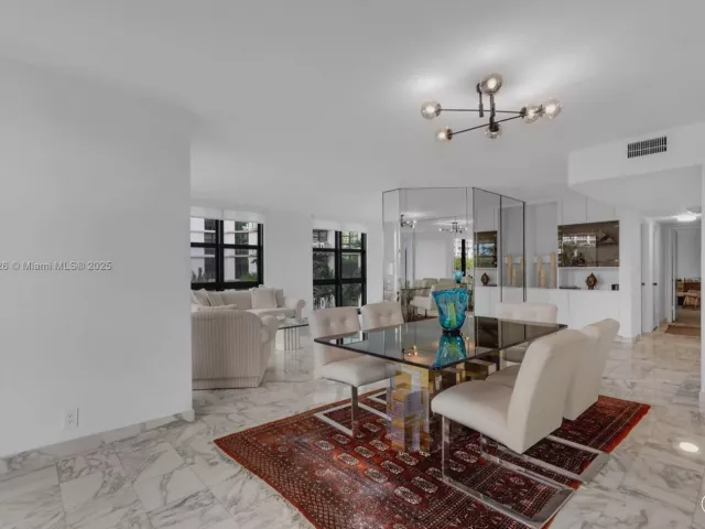 2-bedroom condo for rent in Key Biscayne - 1121 Crandon Blvd E302 - MondialRealty