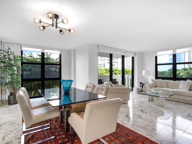 2-bedroom condo for rent in Key Biscayne - 1121 Crandon Blvd E302 - MondialRealty