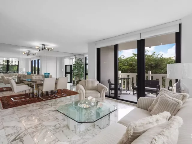 2-bedroom condo for rent in Key Biscayne - 1121 Crandon Blvd E302 - MondialRealty
