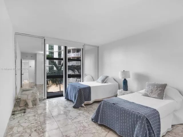 2-bedroom condo for rent in Key Biscayne - 1121 Crandon Blvd E302 - MondialRealty