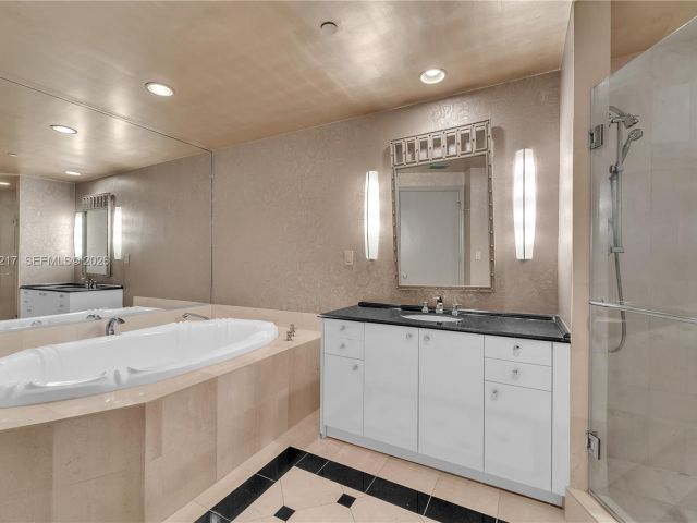 Apartment for sale  Unit #906 - photo 6817310