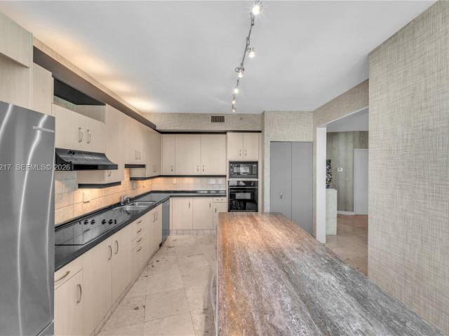 Apartment for sale  Unit #906 - photo 6817315