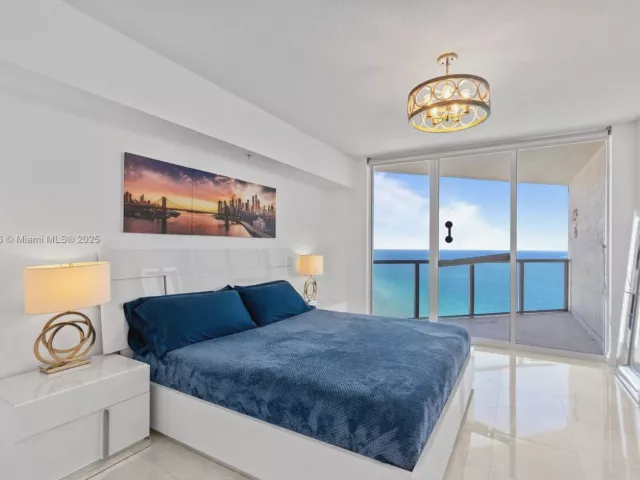 2-bedroom condo for sale in Sunny Isles Beach - 16699 Collins Ave 3604 - MondialRealty