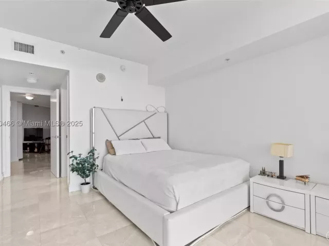 2-bedroom condo for sale in Sunny Isles Beach - 16699 Collins Ave 3604 - MondialRealty