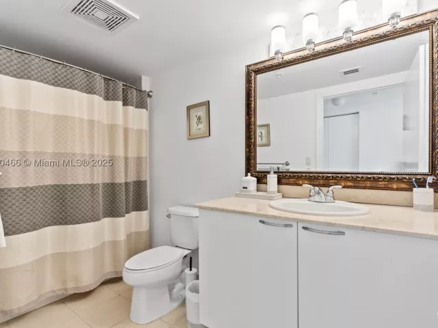 2-bedroom condo for sale in Sunny Isles Beach - 16699 Collins Ave 3604 - MondialRealty