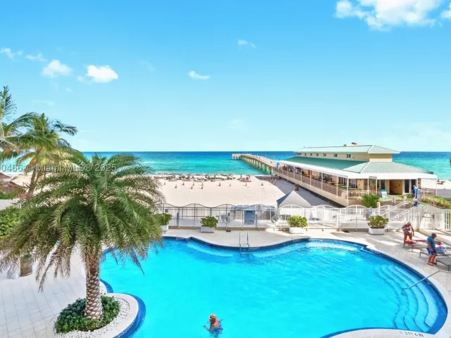 2-bedroom condo for sale in Sunny Isles Beach - 16699 Collins Ave 3604 - MondialRealty