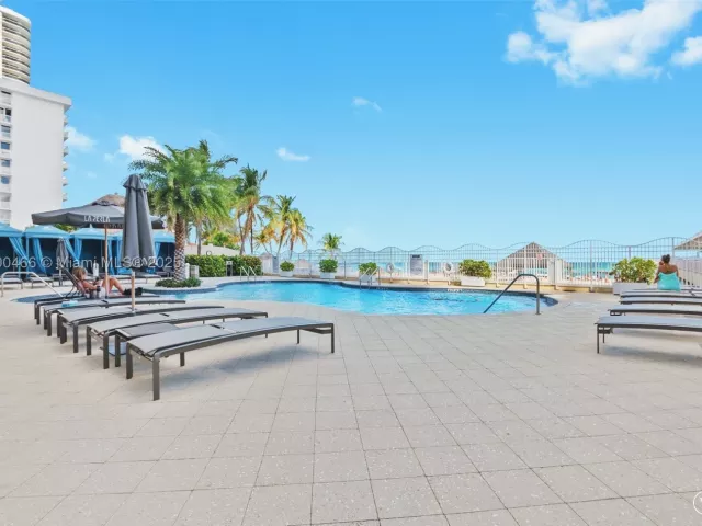 2-bedroom condo for sale in Sunny Isles Beach - 16699 Collins Ave 3604 - MondialRealty