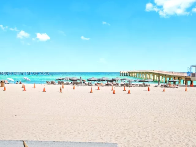 2-bedroom condo for sale in Sunny Isles Beach - 16699 Collins Ave 3604 - MondialRealty