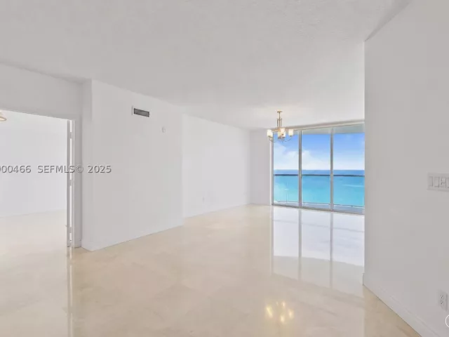 2-bedroom condo for sale in Sunny Isles Beach - 16699 Collins Ave 3604 - MondialRealty