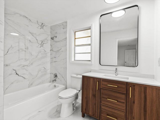 Home for sale at 937 NE 25th Avenue - photo 6831594