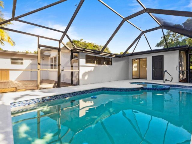 Home for sale at 937 NE 25th Avenue - photo 6831610