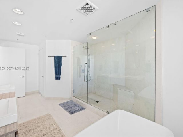 Apartment for sale  Unit #2103 - photo 6851619