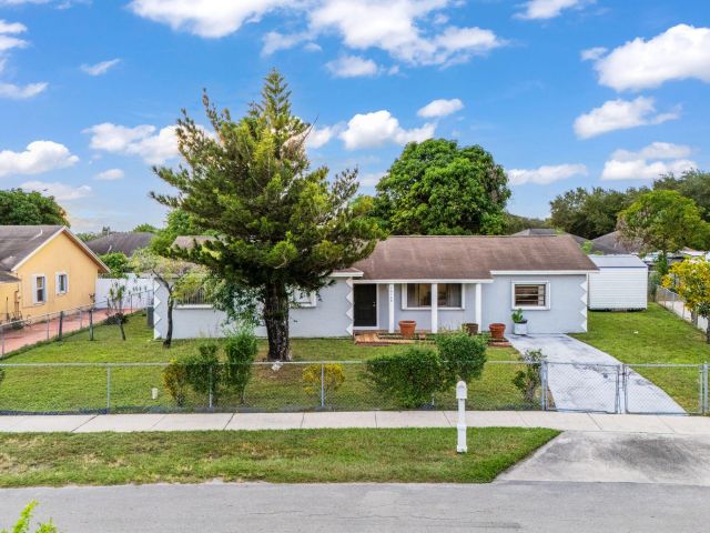 Home for sale at 20130 NW 34th Court - photo 6818141