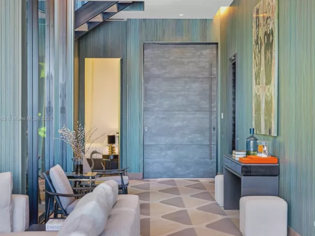 6-bedroom home for rent in Miami Beach - 200 W Rivo Alto Dr - MondialRealty