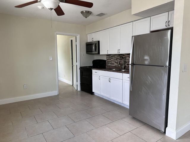 Home for rent at 840 W 1st Street - photo 6831686