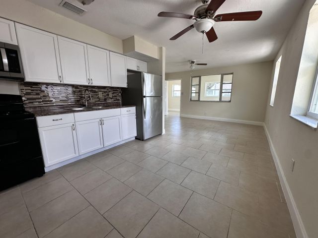 Home for rent at 840 W 1st Street - photo 6831687