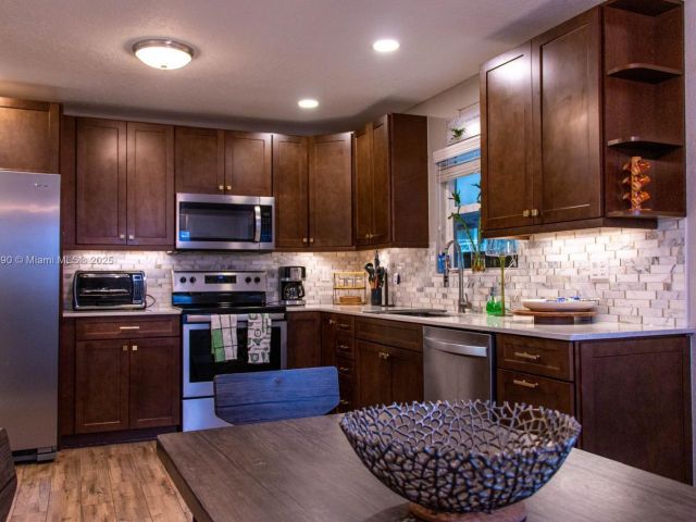 Home for rent at 5289 N Andrews Ave - photo 7439378