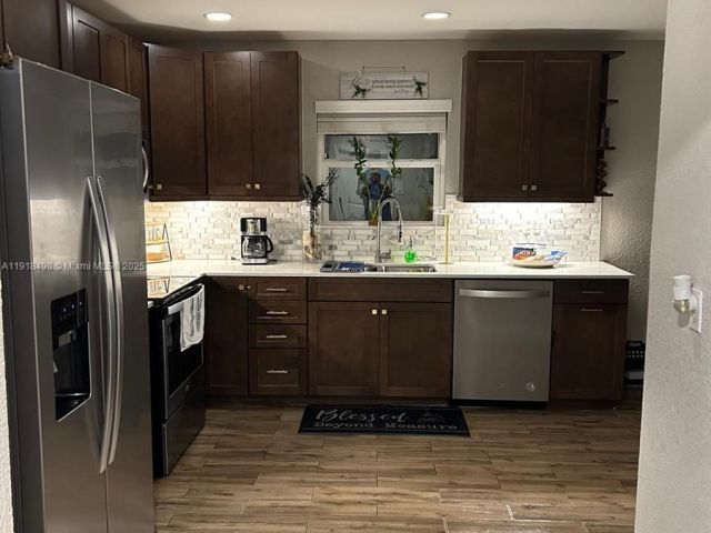 Home for rent at 5289 N Andrews Ave - photo 7439379