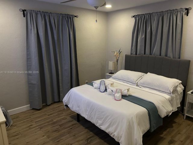 Home for rent at 5289 N Andrews Ave - photo 7439383