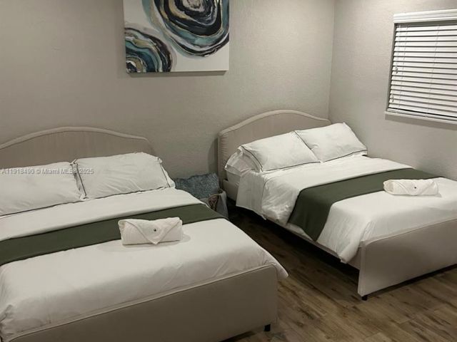 Home for rent at 5289 N Andrews Ave - photo 7439384