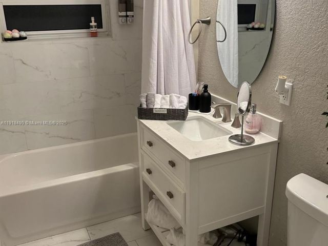 Home for rent at 5289 N Andrews Ave - photo 7439385