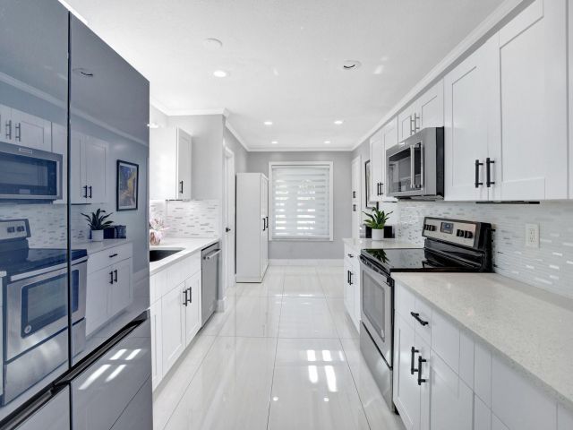 Home for rent at 2260 NE 62nd Street - photo 6822201