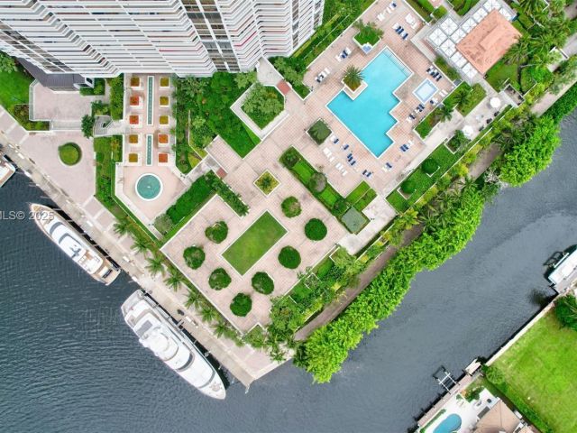 3-bedroom condo for sale in Aventura - 1000 Island Blvd 602 - MondialRealty