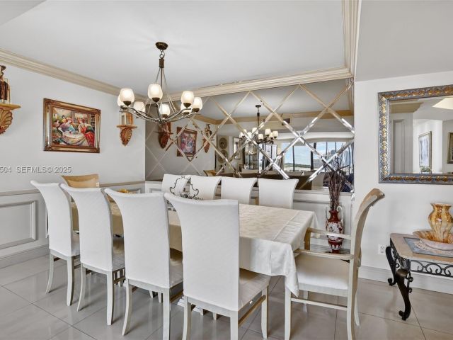 3-bedroom condo for sale in Aventura - 1000 Island Blvd 602 - MondialRealty