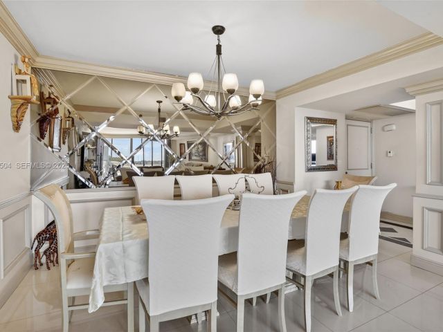 3-bedroom condo for sale in Aventura - 1000 Island Blvd 602 - MondialRealty