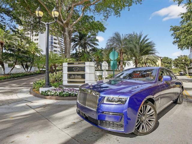 3-bedroom condo for sale in Aventura - 1000 Island Blvd 602 - MondialRealty