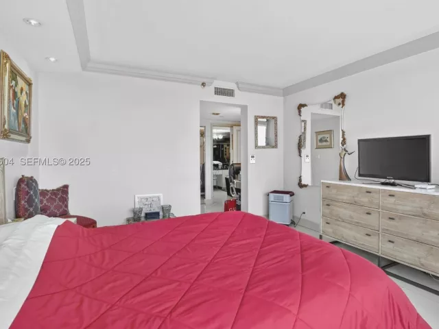 3-bedroom condo for sale in Aventura - 1000 Island Blvd 602 - MondialRealty