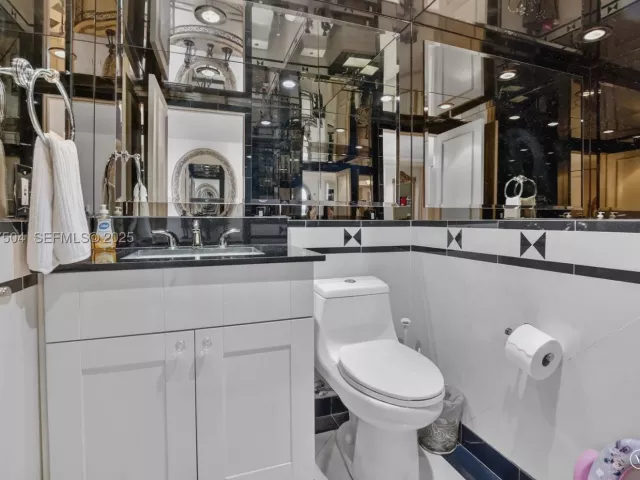 3-bedroom condo for sale in Aventura - 1000 Island Blvd 602 - MondialRealty